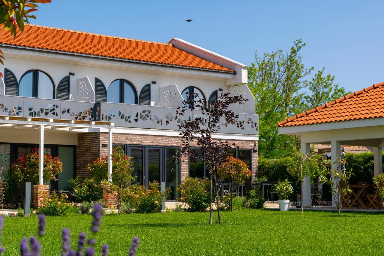 Boutique 23 Hotel Douazeci si Trei August Exterior photo