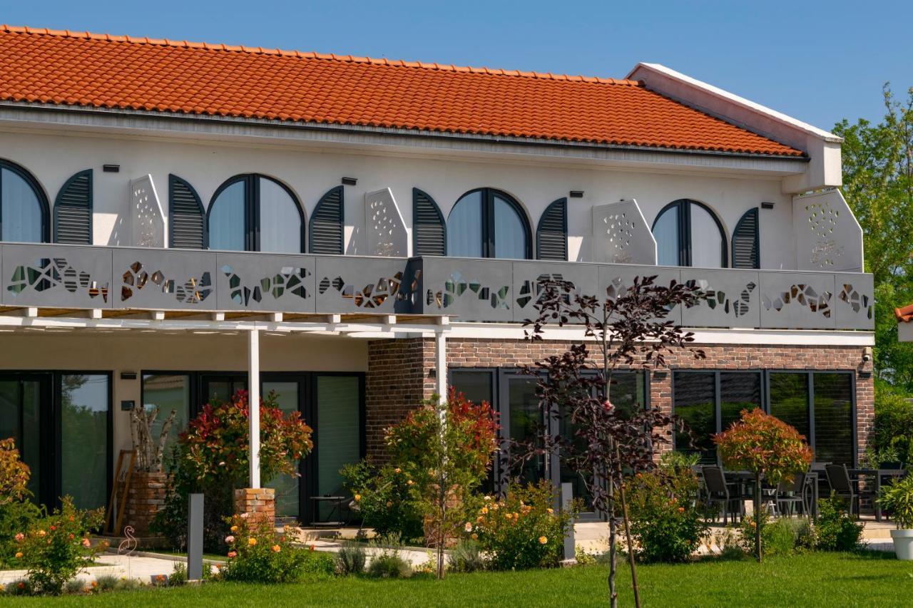 Boutique 23 Hotel Douazeci si Trei August Exterior photo