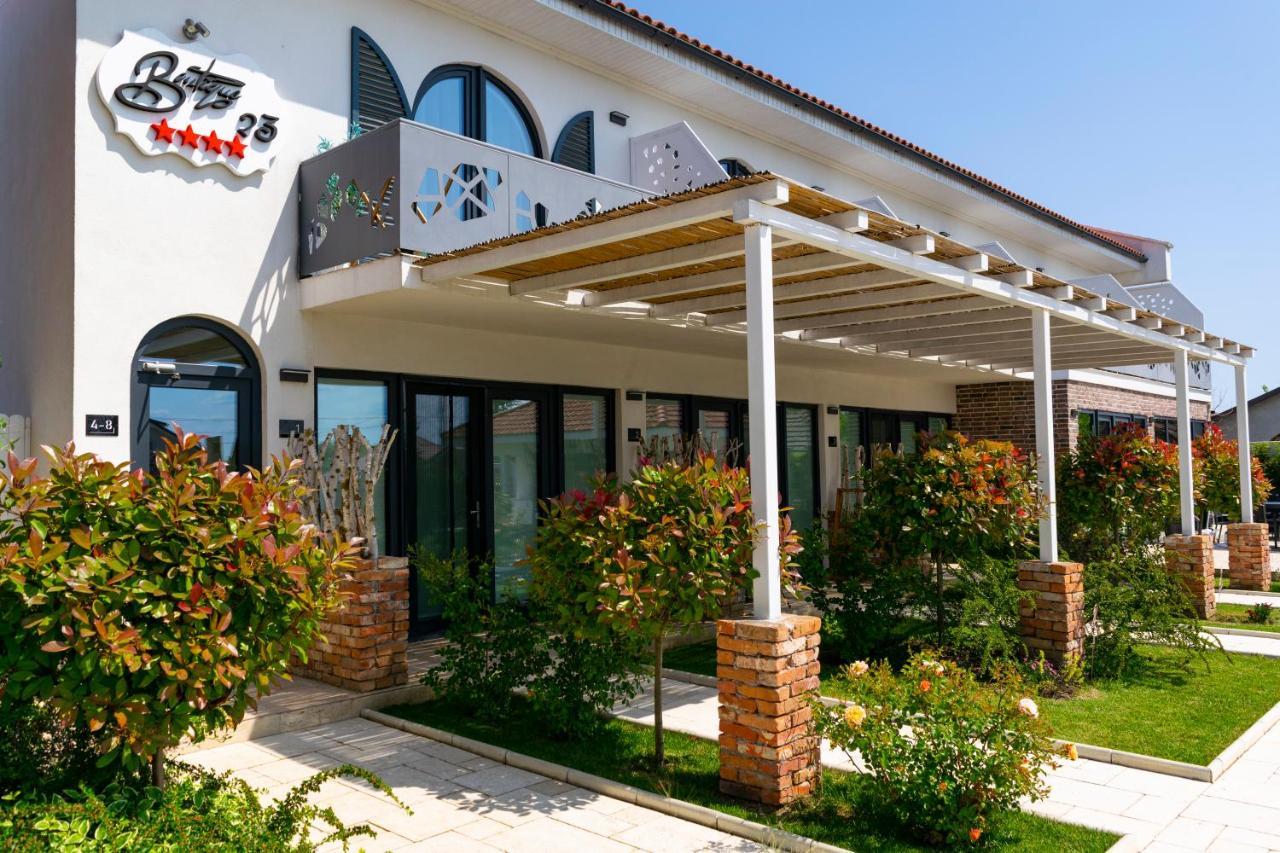 Boutique 23 Hotel Douazeci si Trei August Exterior photo